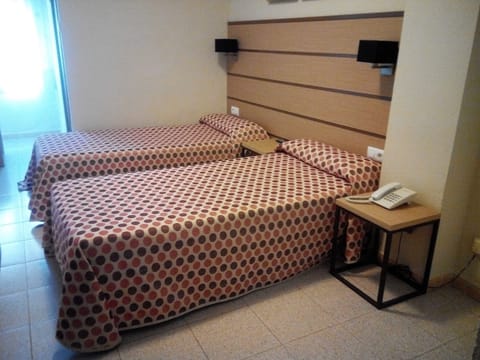 Double Room | Desk, rollaway beds, free WiFi, bed sheets