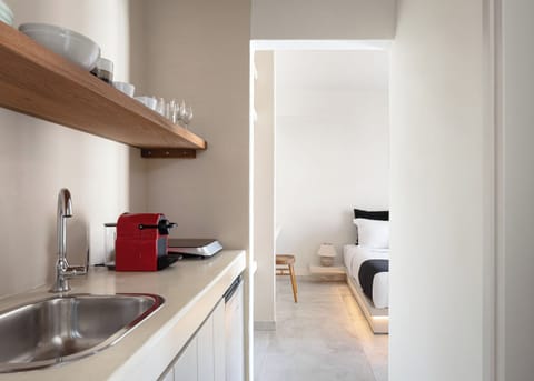 Junior Suite | Private kitchenette | Fridge, stovetop, espresso maker, coffee/tea maker