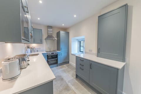 Dishwasher, cookware/dishes/utensils