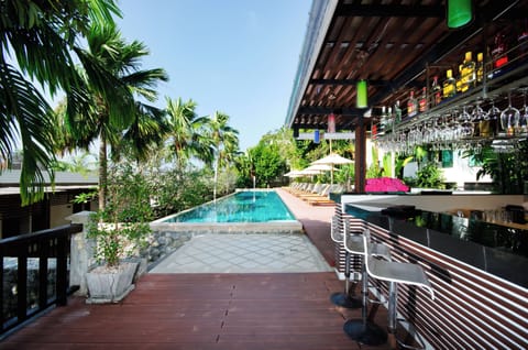 Poolside bar