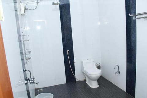 Economy Double Room | Bathroom