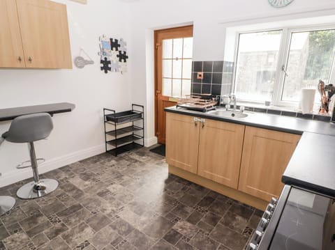 Cookware/dishes/utensils