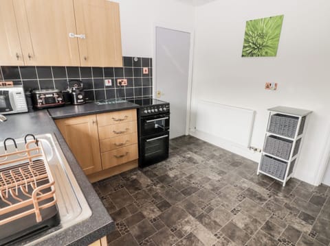 Cookware/dishes/utensils