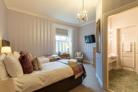 Classic Twin Room | Down comforters, free WiFi, bed sheets