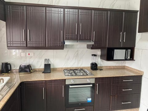 House | Private kitchen | Fridge, microwave, oven, stovetop