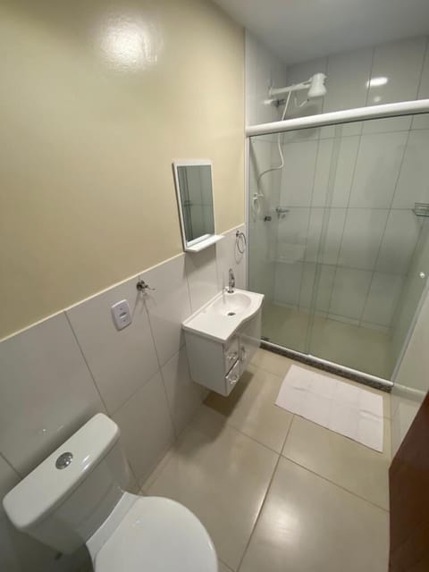 Executive Suite | Bathroom | Shower, designer toiletries, hair dryer, towels