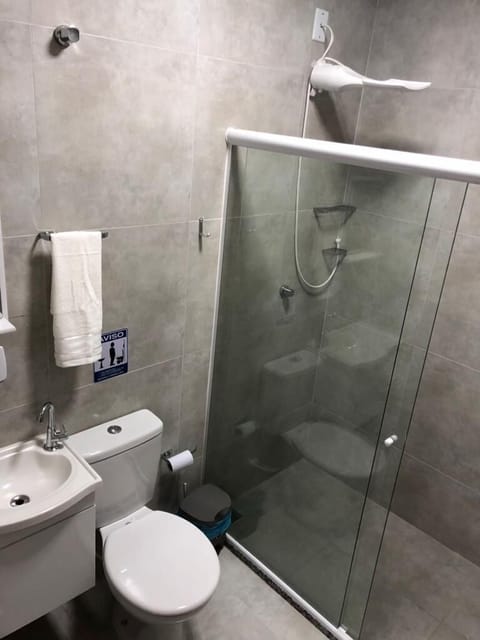 Executive Suite | Bathroom | Shower, designer toiletries, hair dryer, towels