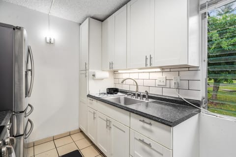 Condo, 1 Bedroom | Private kitchen