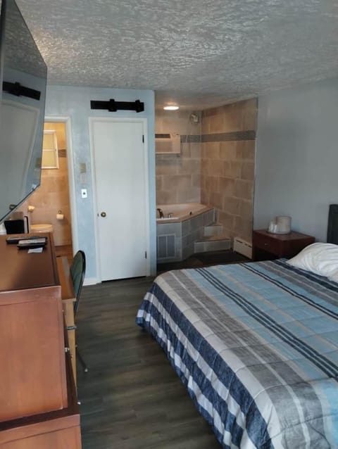 Honeymoon Room | Free WiFi