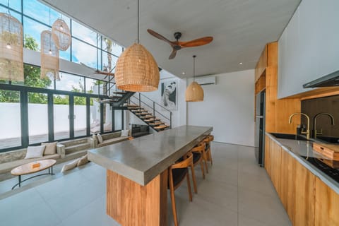 Fridge, microwave, stovetop, cookware/dishes/utensils