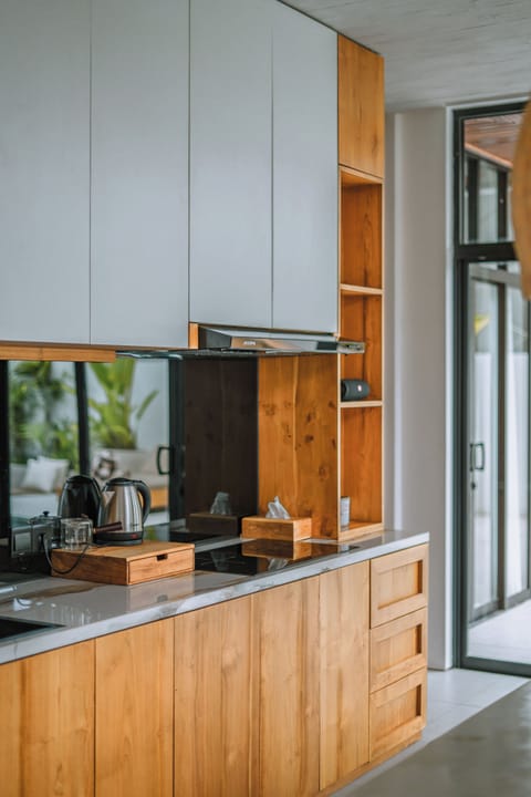 Fridge, microwave, stovetop, cookware/dishes/utensils