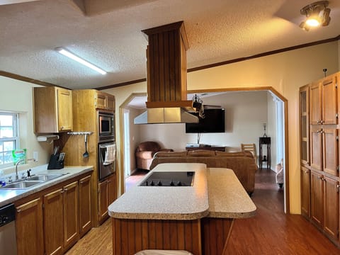 Premium Mobile Home | Private kitchen | Full-size fridge, microwave, oven, stovetop