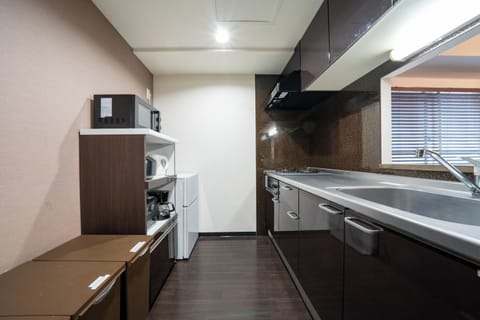 Design Apartment | Private kitchen | Fridge, microwave, stovetop, toaster