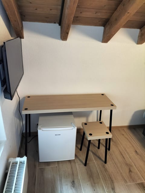 Standard Room | Desk, free WiFi, bed sheets