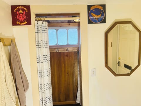 Room | Bathroom | Free toiletries, hair dryer, towels, soap