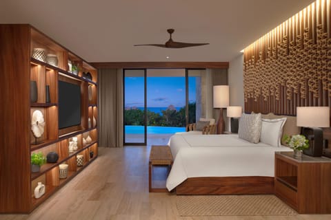 Preferred Club Master Suite Swim Out Ocean Front | Hypo-allergenic bedding, free minibar, in-room safe