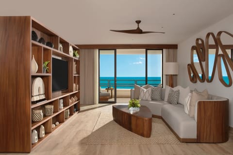 Preferred Club Master Suite Ocean Front | Living area | 49-inch Smart TV with cable channels, iPod dock