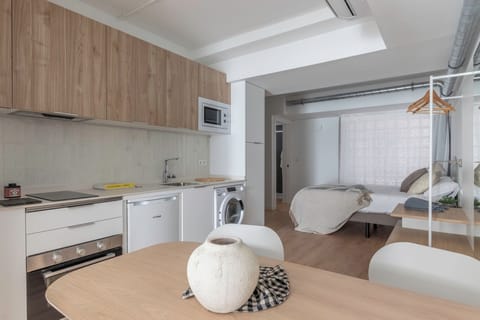 Studio | Private kitchen | Fridge, microwave, oven, stovetop