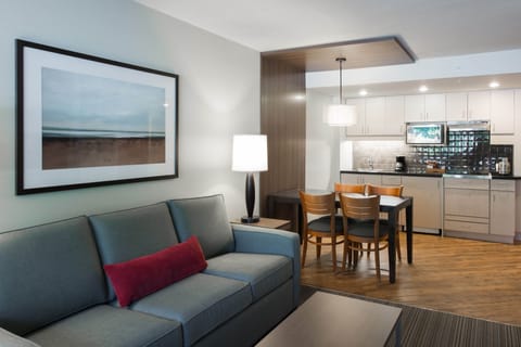 Suite, 1 King Bed with Sofa bed, Kitchen | Living room