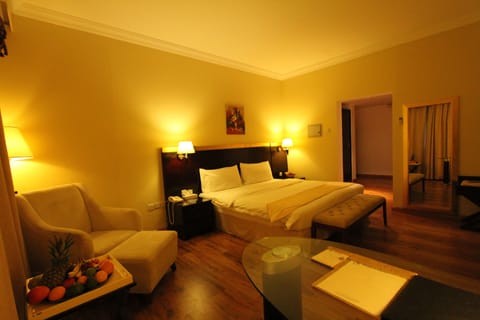 Executive Room | In-room safe, individually decorated, individually furnished, desk