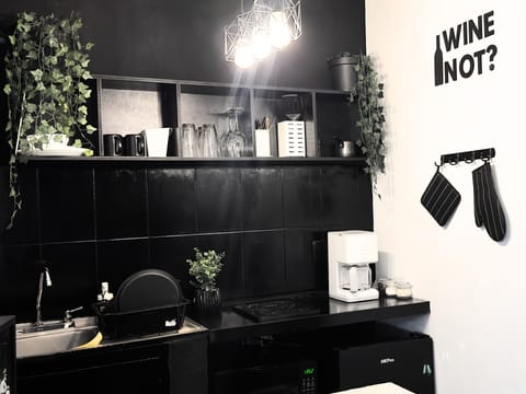 Standard Studio Suite, 1 Double Bed | Private kitchen | Mini-fridge, microwave, stovetop, espresso maker