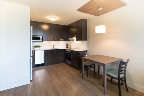 Suite, 1 Bedroom | Private kitchen | Microwave, oven, stovetop, electric kettle