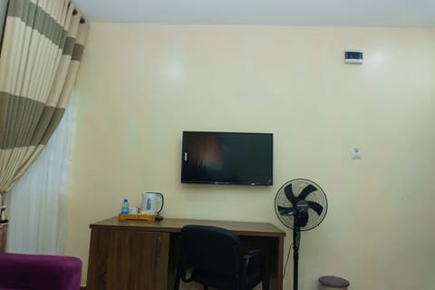 Executive Single Room | Desk, free WiFi, bed sheets