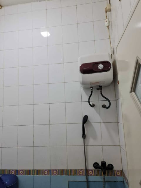 Deluxe Double Room | Bathroom | Shower, rainfall showerhead, soap