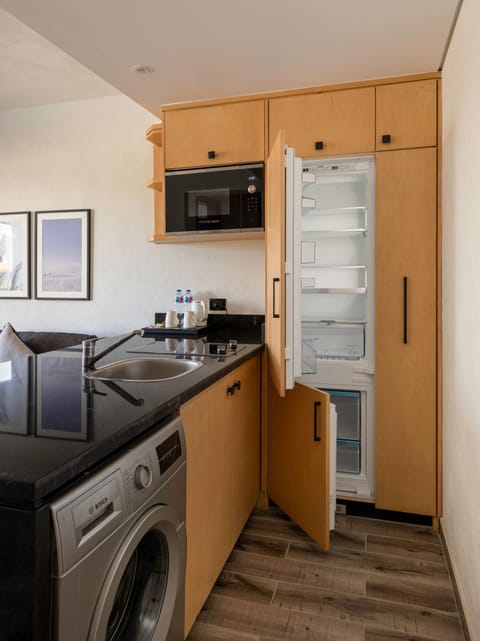 Executive Suite lagoon View | Private kitchen | Electric kettle