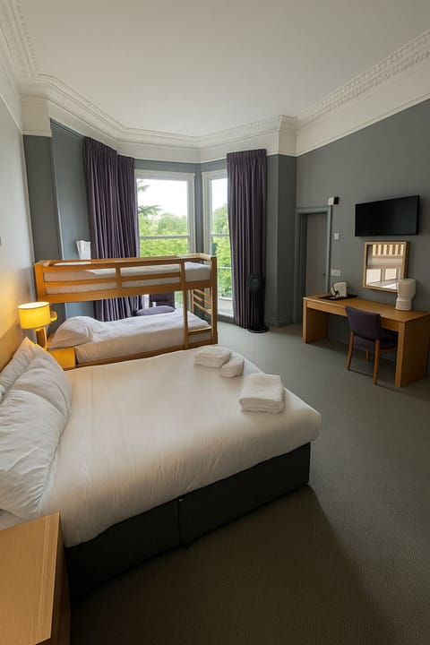 Family Quadruple Room | Desk, free WiFi