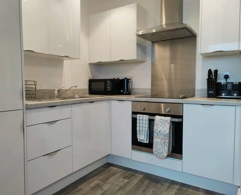 Apartment | Private kitchen | Fridge, microwave, oven, stovetop