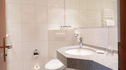 Standard Suite | Bathroom | Shower, free toiletries, hair dryer, towels