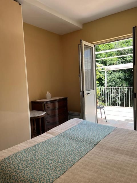 Economy Double or Twin Room | In-room safe, iron/ironing board, free WiFi, bed sheets