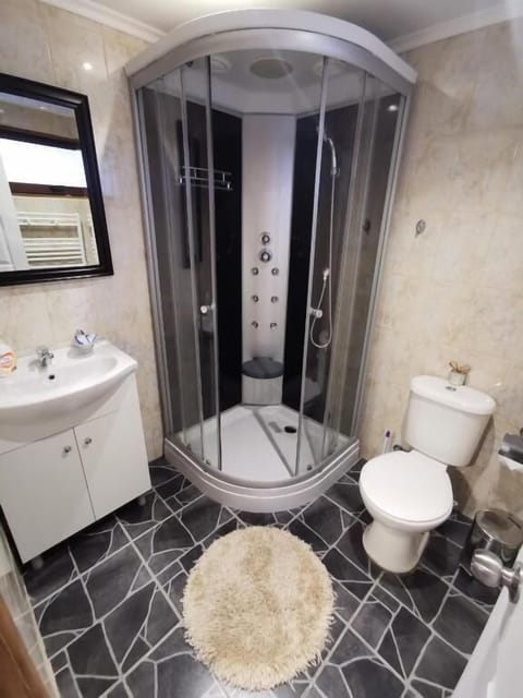 Standard Room | Bathroom