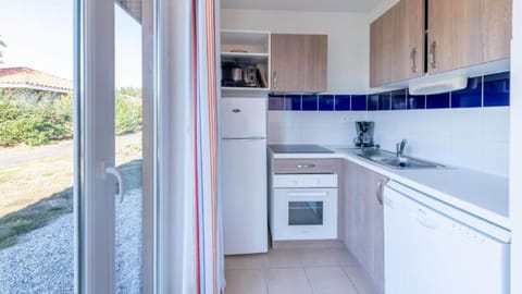 House, 3 Bedrooms, Accessible | Private kitchen | Fridge, microwave, stovetop, espresso maker