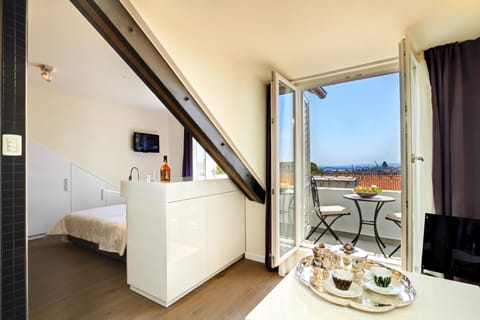 Deluxe Double Room, Sea View | Balcony