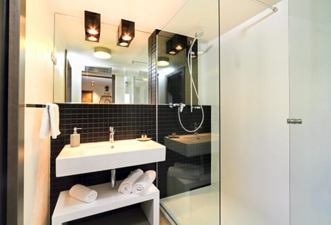 Superior Double or Twin Room, City View | Bathroom | Shower, free toiletries, hair dryer, slippers