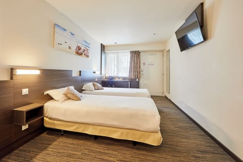 Twin Room | Premium bedding, desk, laptop workspace, blackout drapes