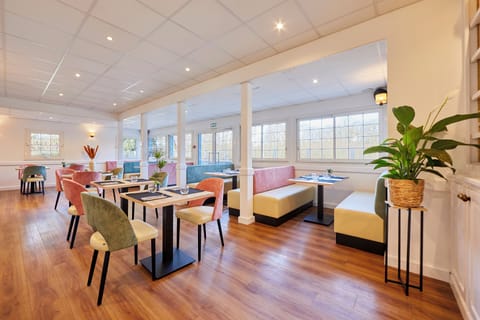 Lunch, dinner served; French cuisine, garden views 