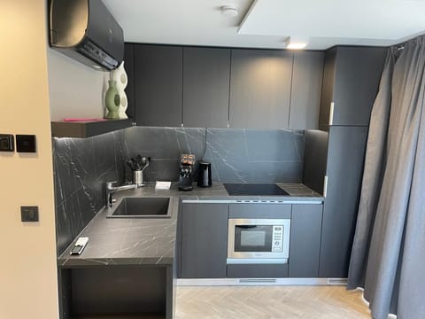 Basic Double Room (Enzian 4) | Private kitchen | Coffee/tea maker