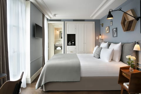 Deluxe Room, Terrace | Premium bedding, minibar, in-room safe, desk