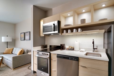 Suite, 1 Bedroom (Mobility/Hearing Access, Roll-In Shwr) | Private kitchen | Coffee/tea maker