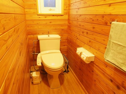 Standard Cottage, Smoking (Room Only) | Bathroom | Separate tub and shower, deep soaking tub, free toiletries, hair dryer