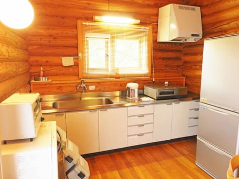 Wide Cottage, Smoking, Room Only | Private kitchen | Fridge, microwave, electric kettle