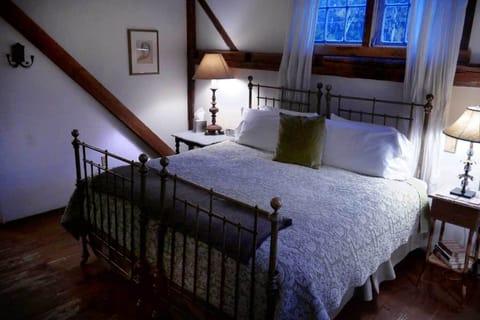 Romantic Room, 1 King Bed | Iron/ironing board, free WiFi, bed sheets