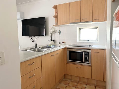 1 Bedroom Deluxe Apartment | Private kitchen | Fridge, stovetop, coffee/tea maker, electric kettle