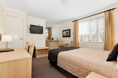 Family Suite | Iron/ironing board, free WiFi, bed sheets