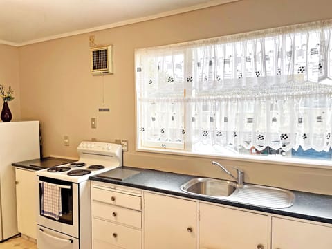 Deluxe Suite, 3 Bedrooms | Private kitchen | Microwave, electric kettle, toaster