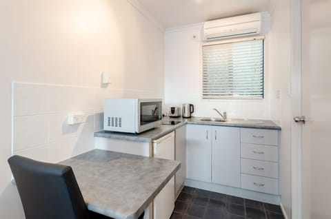 Premium Studio, Non Smoking, Kitchen (STUDIO) | Private kitchenette | Fridge, microwave, stovetop, coffee/tea maker