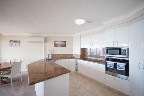 2 Bed/2 Bath Ocean View Deluxe High Floor  | Private kitchen | Full-size fridge, microwave, oven, stovetop